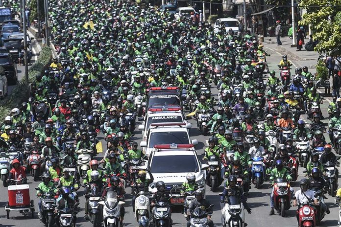 Pengendara Ojol Terlindas Rantis Dimakamkan 1