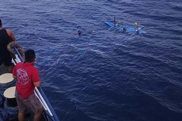 Perahunya Terbalik Di Selat Bali, Nelayan Banyuwangi Diselamatkan KMP Gerbang Samudra 2 1