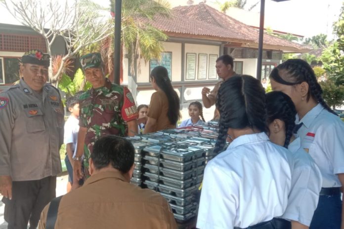 Polsek Blahbatuh Pantau Program MBG Di Desa Keramas 1