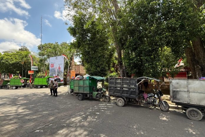 Puluhan Mocin Pengangkut Sampah Geruduk Kantor Gubernur Bali 1