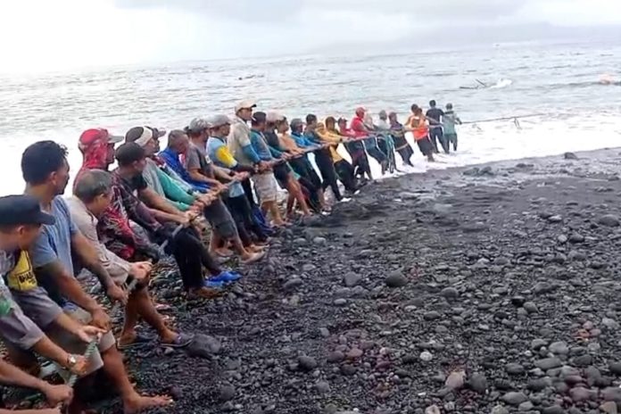 Sampan Barang Tenggelam Di Perairan Kusamba, Kerugian Capai Rp1 Miliar 1
