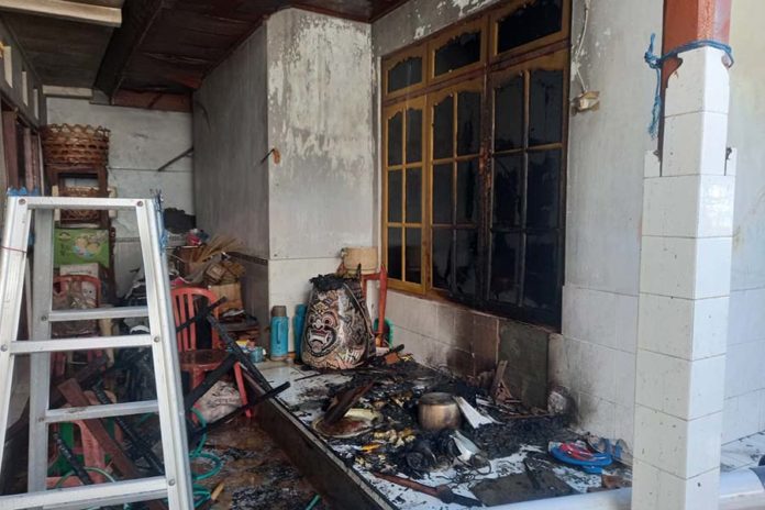 Sedang Sembahyang Di Pura Puseh, Warga Melaya Tak Tahu Rumahnya Terbakar 1