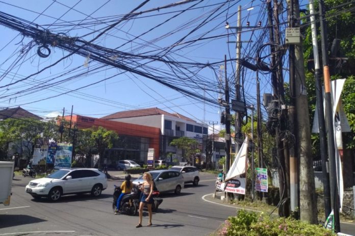 Tata Kabel Semrawut, Intaran Akan Bangun Tiang 9 Meter 1