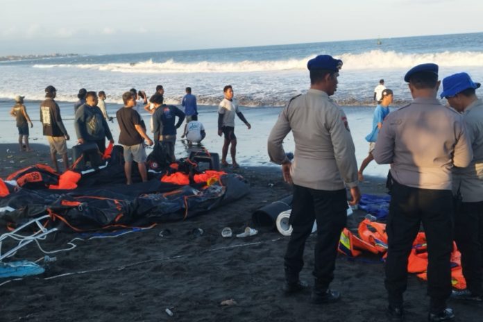 Terbalik Di Perairan Sanur, Penyelamatan Penumpang Di Boat Berlangsung Dramatis 1