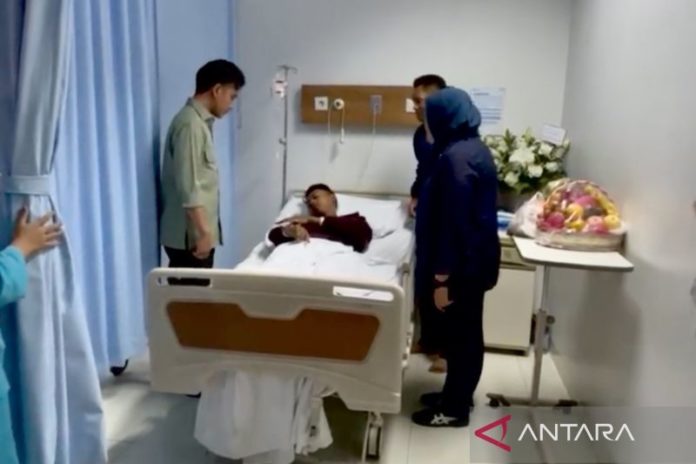 Wapres Gibran Tengok Pendemo Alami Luka Luka Di RS 1