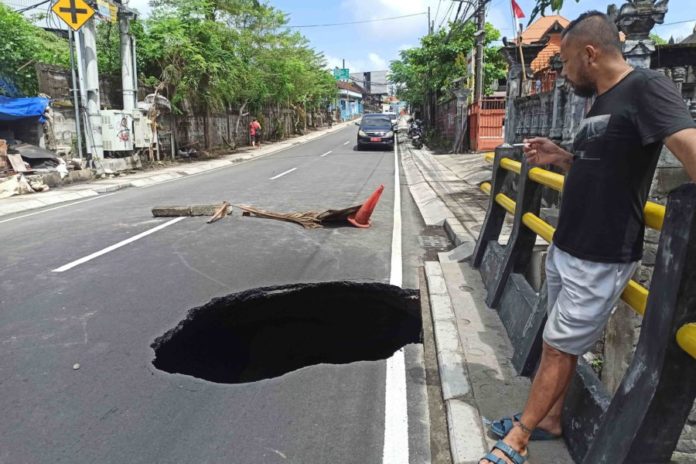 Belum Setahun Diperbaiki, Jembatan Darmasaba–Lukluk Kembali Jebol 1