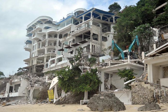 Berdalih Pariwisata Alam, Kawasan Hulu Dikepung Bangunan 1
