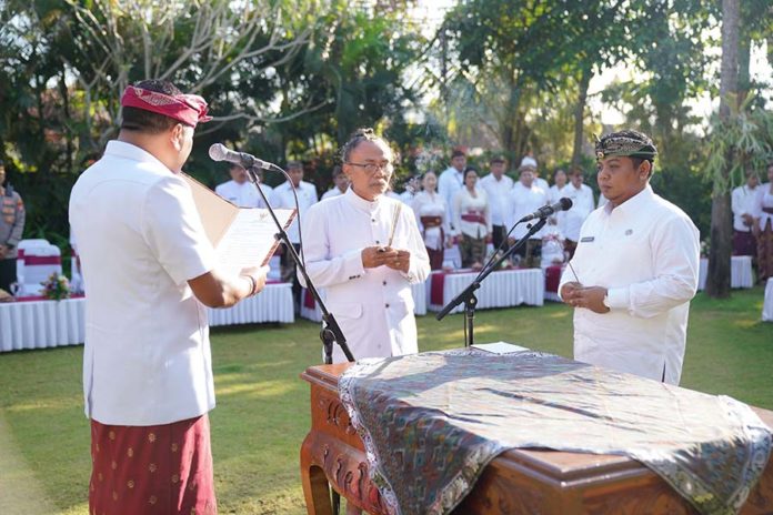 Bupati Mahayastra Lantik Sekda Gianyar 1
