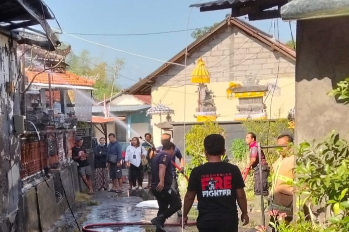 Dengar Suara 'Kreped Kreped' Dari Dapur, Rumah Warga Di Penarukan Terbakar 1