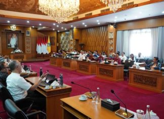 Gubernur Koster Instruksi Kolaborasi Enam Sektor Pengelola Sampah Diperkuat