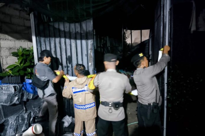 Gudang Pot Bunga Di Sanur Kaja Terbakar, Kerugian Setengah Miliar 1