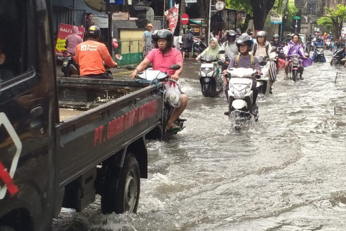 Hujan Kembali Rendam Rumah Warga Di Denpasar 1