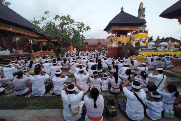 Ini, Sejumlah Pura Di Bali Yang Ramai Dikunjungi Saat Hari Raya Saraswati 1