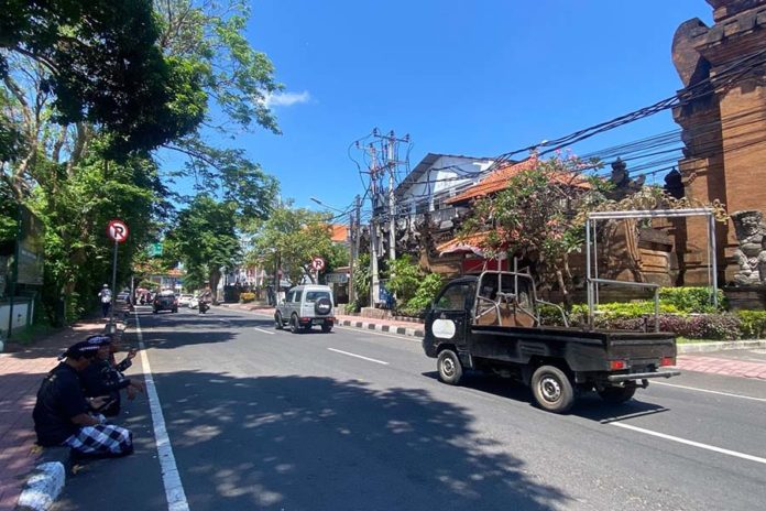 Kantor DPRD Denpasar Dijaga Pecalang, Graha Nawa Sena Tutup 1