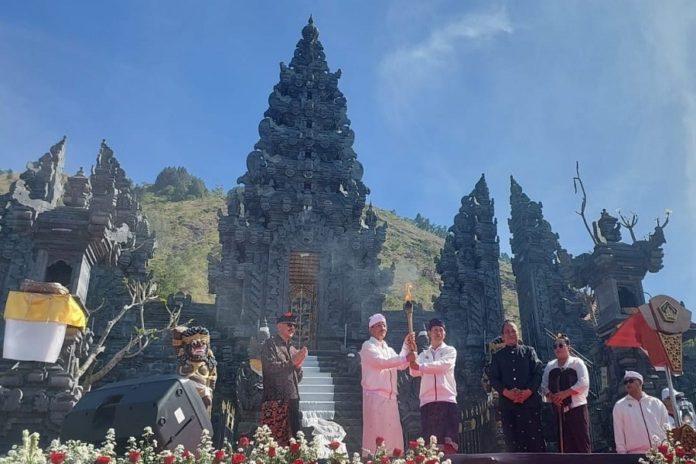 Kirab Api Obor Porprov Bali 2025 Dilepas Dari Pura Pasar Agung Kintamani 1
