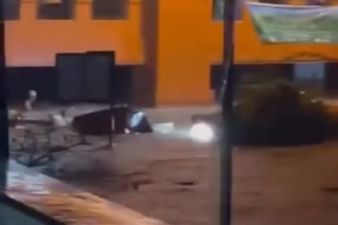 Pasar Kumbasari Kebanjiran, Puluhan Pedagang Terdampak 1