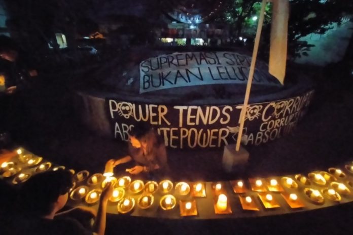 Peringati September Hitam, Mahasiswa Unud Gelar Aksi Simbolik Doa Dan Bakar Lilin 1