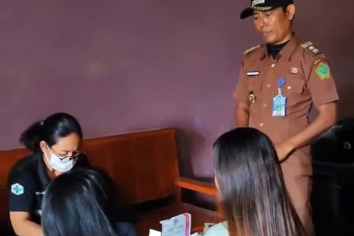 Puluhan Pekerja Hiburan Malam Di Gilimanuk Jalani Tes Kesehatan 1
