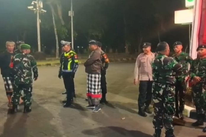 Situasi Kondusif Pascademo, TNI Polri Dan Pecalang Tetap Waspada 1