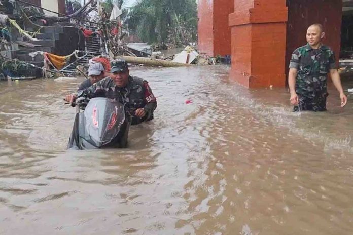 Tangani Banjir, Kodim 1611/Badung Kerahkan Perahu Karet Evakuasi Warga 1