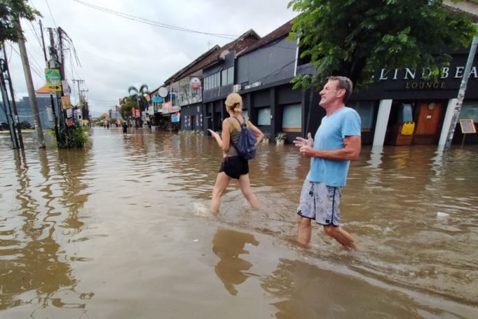 Terdampak Banjir, Basarnas: Semua WNA Terevakuasi, Langsung Ke Bandara 1