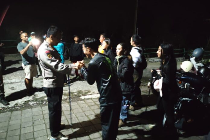 Tersesat Di Gunung Batukaru, Tujuh Pendaki Berhasil Dievakuasi 1