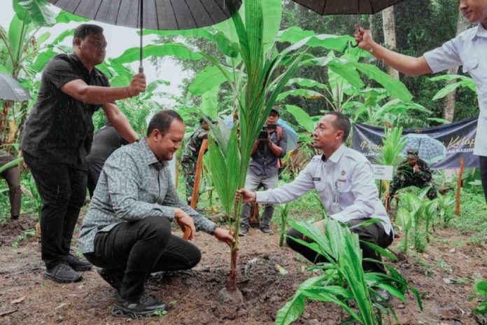 Wabup Badung Hadiri Peresmian Ketahanan Pangan Nusakambangan Dan Penanaman Pohon Kelapa Di Seluruh Indonesia 1