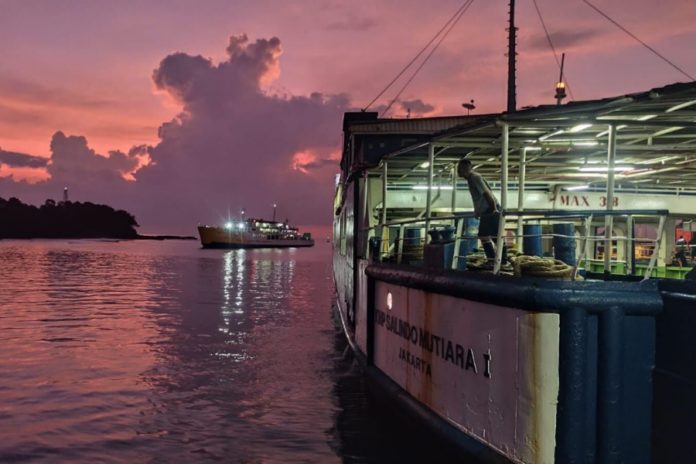 Air Laut Surut, Dua Kapal Alami Kendala Di Pelabuhan Padangbai 1