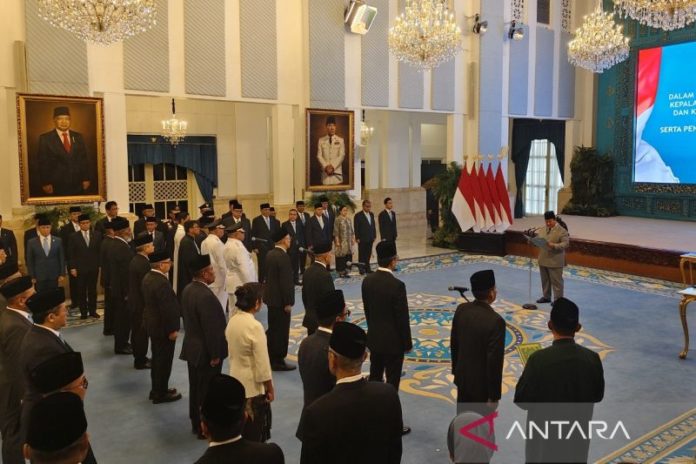 Anggito Abimanyu Dilantik Jadi Ketua Dewan Komisioner LPS 1