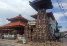 Balai Kulkul Sakral “Dewa Luh” Banjar Ceramcam Direstorasi dengan Teknik Angkat Geser
