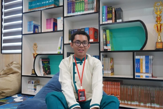 Bekerja Sambil Sekolah, Rafly Anak Samarinda Kini Punya Harapan Baru Berkat Sekolah Garuda 1