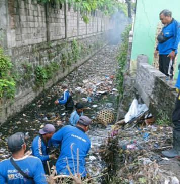 Sampah di Saluran Drainase Alami Peningkatan, Pasukan Biru Denpasar Angkut 6 Ton Per Hari