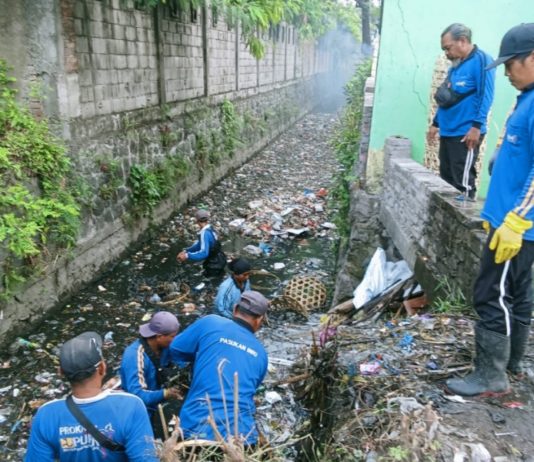 Sampah di Saluran Drainase Alami Peningkatan, Pasukan Biru Denpasar Angkut 6 Ton Per Hari