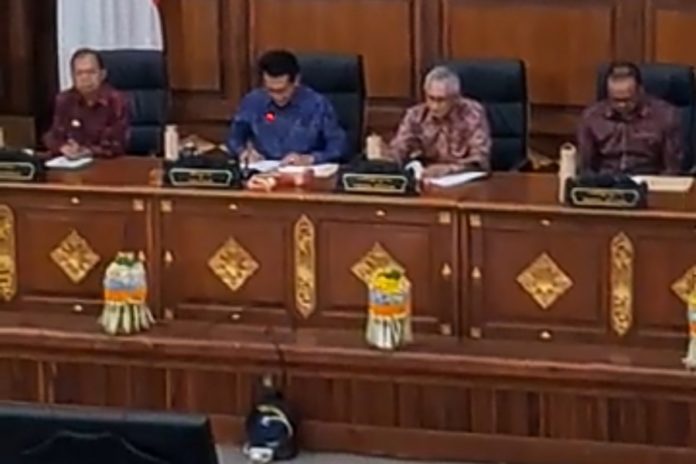 Bukan Karena Pesimistis, Gubernur Bali Sampaikan Alasan Turunnya Target PAD 2026 1