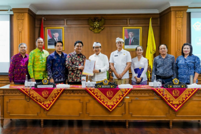 Bupati Adi Arnawa Terima Entry Meeting BPK, Berharap Tingkatkan SDM Dalam Optimalisasi Pajak Daerah 1