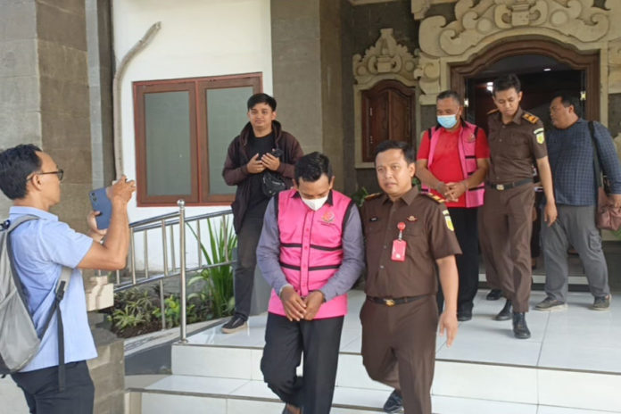 Dua Tersangka Dugaan Korupsi Dana Revitalisasi SMK Negeri 2 Negara Ditahan 1