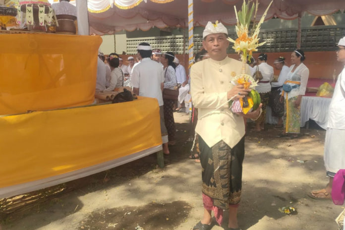 Empat Warga Negara Jepang Ikuti Upacara Maligya Punggel Di Desa Mas 1