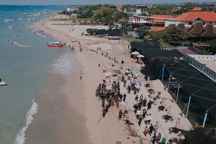 Ganggu Prosesi Ngaben, Warga Keluhkan Penanaman Pohon Kelapa Di Pantai Tanjung Benoa 1
