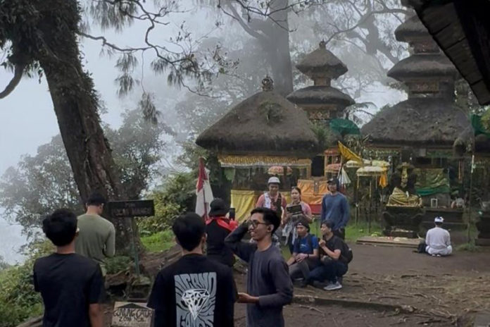 Gelar Karya Suci Sepuluh Tahunan, Jalur Pendakian Ke Pura Pucak Mangu Ditutup Sementara 1