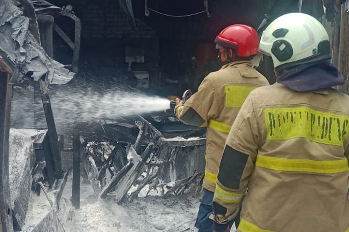 Hanya Jeda Dua Pekan, Pabrik Styrofoam Di Tabanan Lagi Terbakar 1