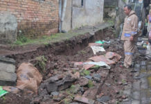 Hujan Deras Robohkan Dua Tembok Penyengker di Desa Pelapuan