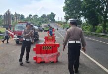 Kecelakaan Maut Tewaskan PNS di Jembrana, Polisi Pasang Water Barrier Cegah Truk Parkir