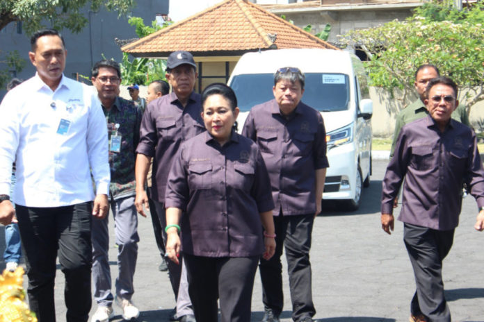 Komisi IV DPR RI Tinjau Ketersediaan Pangan Nasional Di Bulog Batubulan 1