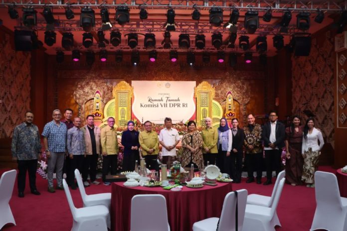 Komisi VII DPR RI Apresiasi Kepemimpinan Gubernur Koster Jadikan Bali Role Model Nasional Pariwisata Berkelanjutan, Energi Bersih, Dan Tangani Sampah 1