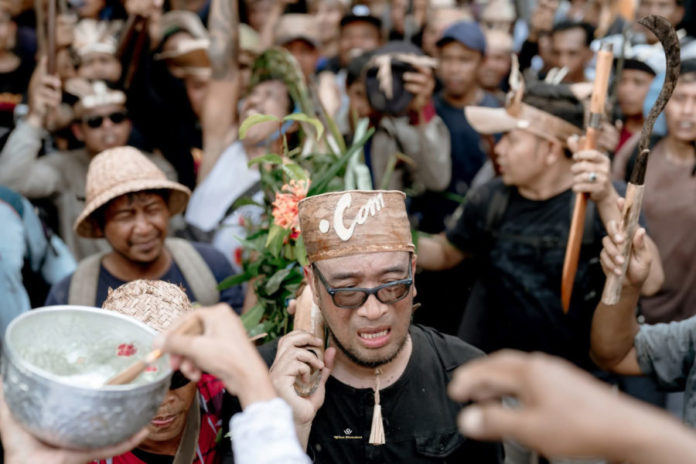 Krama Desa Adat Busungbiu Gelar Tradisi Meboros Menjelang Pujawali Agung 1