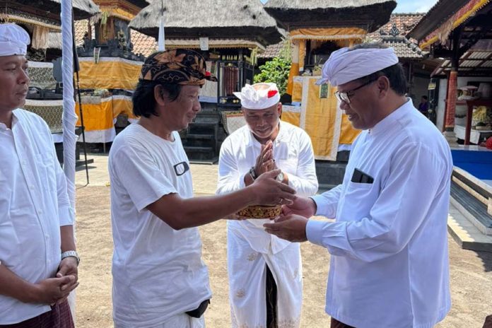 Pangempon Pura Baris Cina Renon Melaspas Bale Kulkul 1