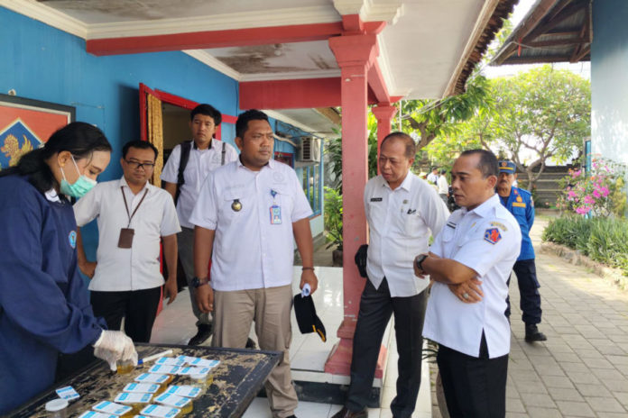 Pegawai Damkar Dan Penyelamatan Buleleng Jalani Tes Urine Mendadak 1