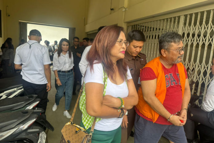 Pelimpahan Tahap II, Pengacara Togar Situmorang Digiring Ke Kejari Denpasar 1