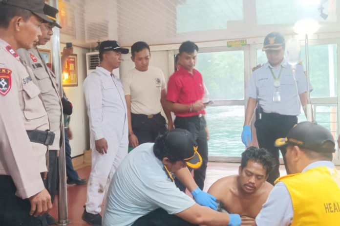 Penumpang Kapal Ferry Nekat Melompat Ke Laut Setelah Begini Dengan Istrinya 1