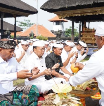Perayaan Tumpek Wariga di Pura Pengubengan Besakih, Gubernur Koster Ajak Krama Bali Lestarikan Kearifan Lokal